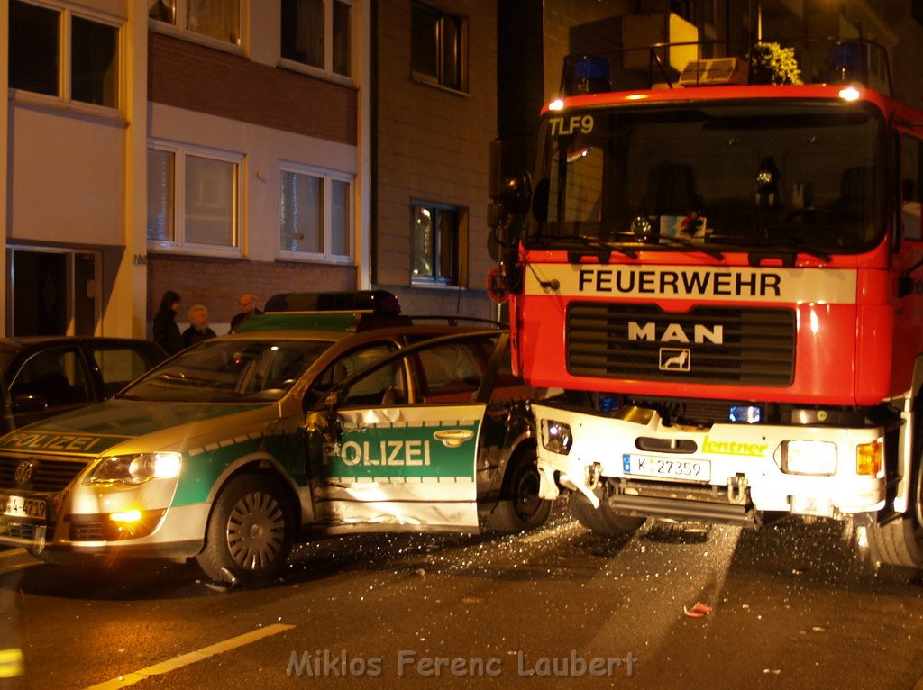 VU Einsatzfahrt Feuerwehr Polizei Koeln Muelheim Deutz Muelheimerstr  P01.JPG